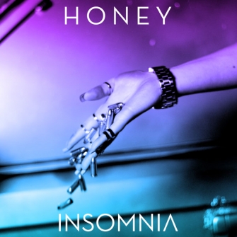 Honey is back with a new video! Polish artist launches '​​Insomnia' - VIDEO