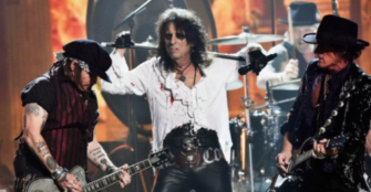 The Hollywood Vampires have paid homage to Lemmy at Grammy Awards