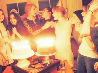 Selena Gomez and Taylor Swift, party girls. How were captured the two