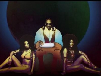 Snoop Dogg launches video for "Peaches N Cream"