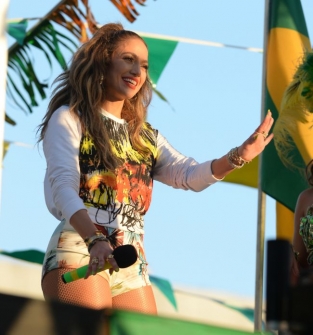 Pitbull and Jennifer Lopez have launched the official FIFA World Cup 2014 Anthem. 'We are one' - AUDIO