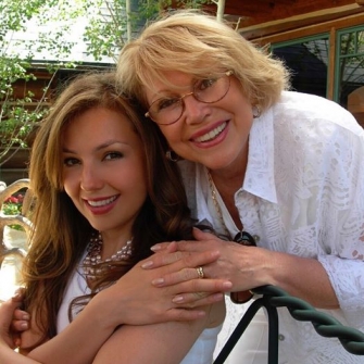 Thalia photo with her mother. How well resembles the two