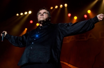 Meat Loaf Falls Unconscious During Concert, Completes The Show