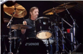 Phil Rudd has pleaded not guilty to new charges