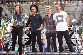 One Direction - Drag Me Down - The Four Are Back Together 