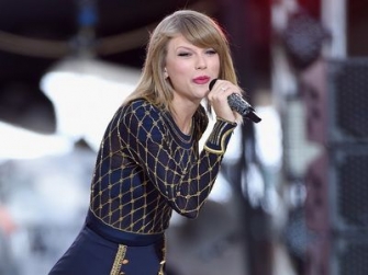 Taylor Swift outstanding performance in just 24 years. The new disc "1989" debuted in first place on the Billboard 200