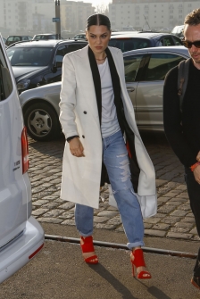 Jessie J shivering for the sake of fashion - combined a warm coat with a pair of sandals