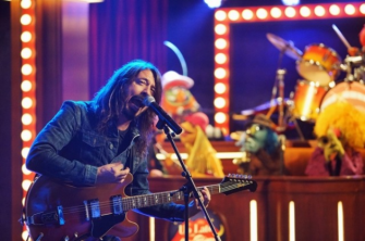 Dave Grohl sang with The Muppets (video)