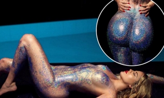 Covered only with glitter powder. Khloe Kardashian boasted on networks socialized with a nude pictorial 